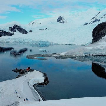 Verlassene Forschungsstation in der Antarktis