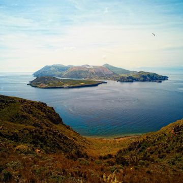 Blick von Lipari auf die Insel Vulcano