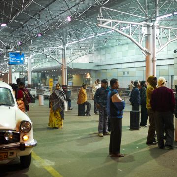 Flughafenhall in Kalkutta bei Nach