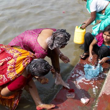 Ritualreinigung der Hindus am Ganges